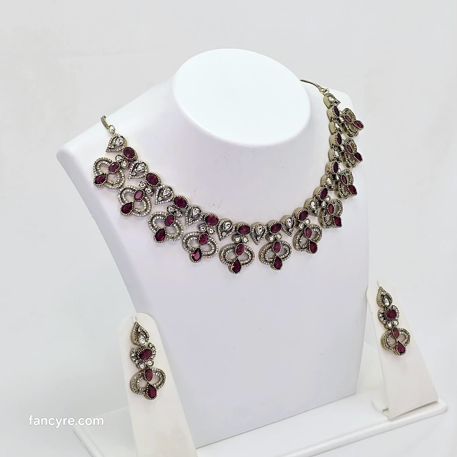 The Twila Victorian Polish Necklace