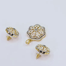 The Tiyra Yellowgold A.D Pendant Earring