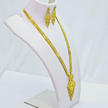 The Umika Goldforming Necklace