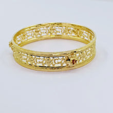 The Madnika Goldforming Bangle