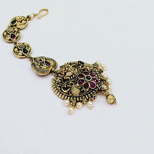 The Sumedha Kempu Bindi