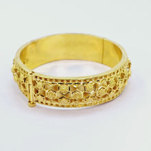 The Malvi Goldforming Bangle