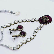 The Giana Victorian Polish Necklace