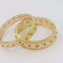 The Ruchi Antique Goldforming Bangle