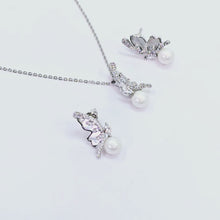 The Stella Whitegold A.D Pendant Earring Set