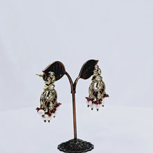The Jamie Victorian Polish Earring
