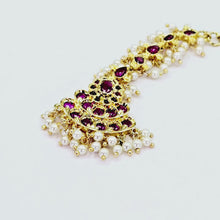 The Naziya Kempu Bindi