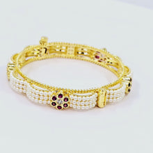 The Mridvika Moti Bangle