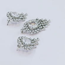 The Delia Whitegold A.D Pendant Earring