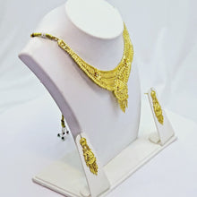 The Aara Goldforming Necklace