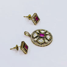 The Davia Victorian Polish Pendant Earring